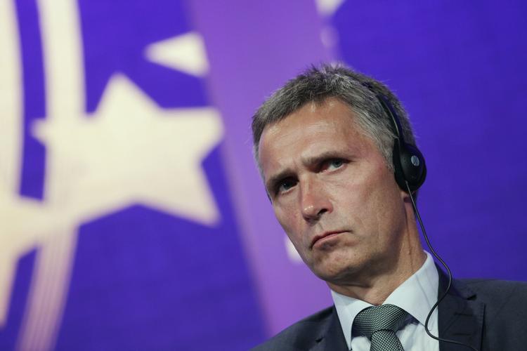 Statsminister. Jens Stoltenberg er aktuel med biografien 'Jens Stoltenberg - mannen og makten'. Billedet her er fra en paneldebat om klimaforandringer. 