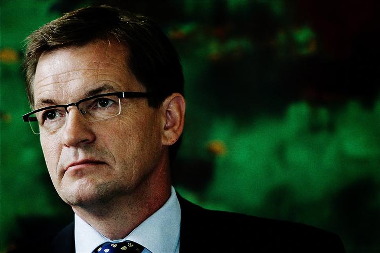 Eksminister. Efter en uges tavshed i oliesagen tager Bendt Bendtsen til genmæle i oliesag. 