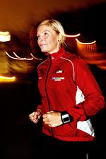 HJÆLPEMIDLER.  Facebook og det store Garmin Forerunner løbeur er Ann  Ottesens følgesvende på vejen mod årets tredje maraton  nytårsaften på Amager.  Foto: Jacob Ehrbahn 