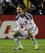 Yeaaaaaaah! David Bechkham leverer omsider det, han er blevet købt for, det amerikanske mesterskab i fodbold. 