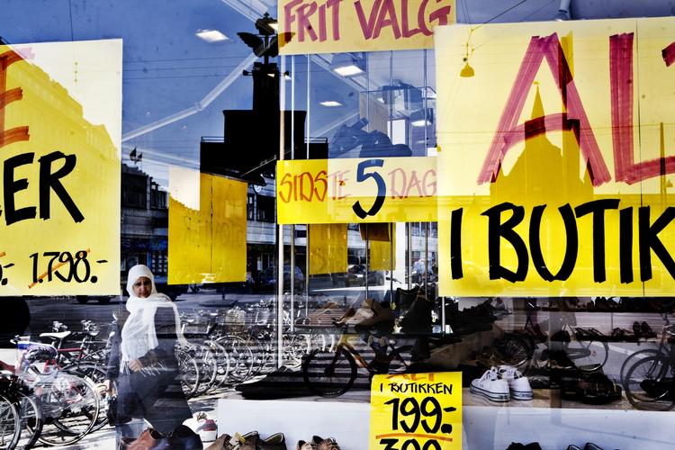 HØJ. Selvom priserne i Eu har indhentet de danske en smule, er inflationen stadig for høj, mener ekspert. (Arkivfoto) 