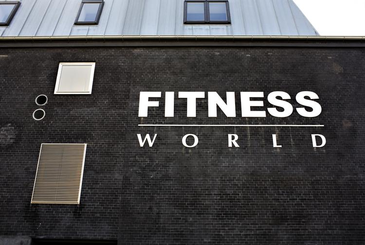 IKKE TID. Fitness World mener ikke, de har ressourcer til at følge den blinde kvinde op ad trappen og hen til en ledig spinningcykel - selvom de har gjort det i et år. (Arkivfoto) 
