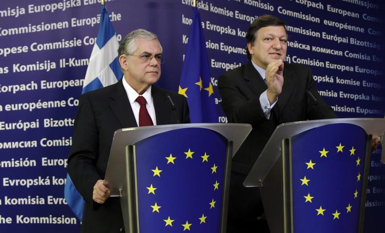Møde. Grækenlands nye premierminister, Lucas Papademos (tv.) og kommissionsformand José Manuel Barroso. 