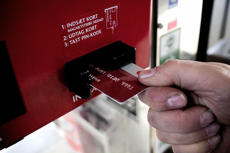 nervøsitet. Der er tale om et meget nervøst oliemarked, hvor enkelte, selv små nyheder kan give effekt på olieprisen. 