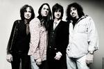 Rock. »De siger, at det her er den første rockkoncert her. I så fald bør det ikke blive den sidste. For det her er jo en rigtig joint«, sagde Dan Baird, hvorefter han rockede uden at se tilbage. 