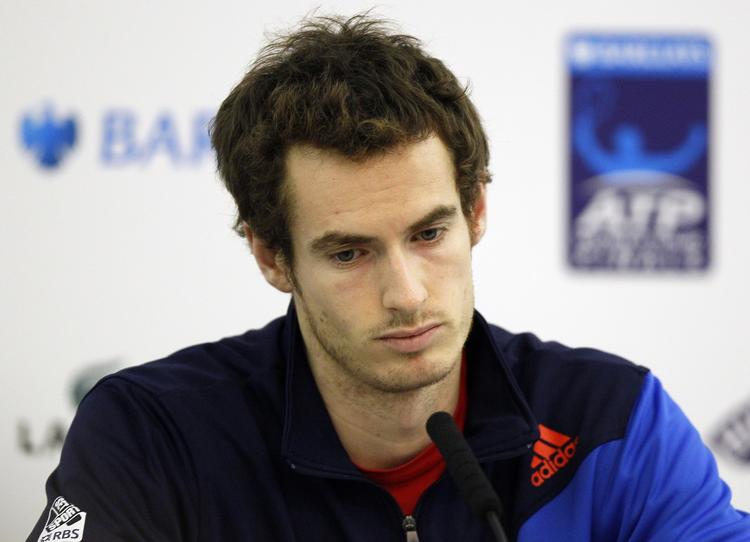 nedslået. En opgivende Andy Murray måtte i dag trække sig fra sæsonfinalen med en lyskeskade. 