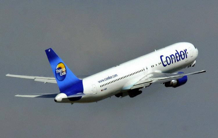 REJSEGIGANT. Et af Thomas Cook-koncernens fly letter fra lufthavnen i Frankfurt. 