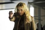 På kornet. Hvem det er, Sara Norén - spillet af Sofia Herlin - peger på med sin pistol, afsløres først i aften.