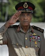 Mubarak. Tantawi var gennem mindst tyve år selv en del af Mubaraks skamløse diktatur som forsvarschef og minister. 