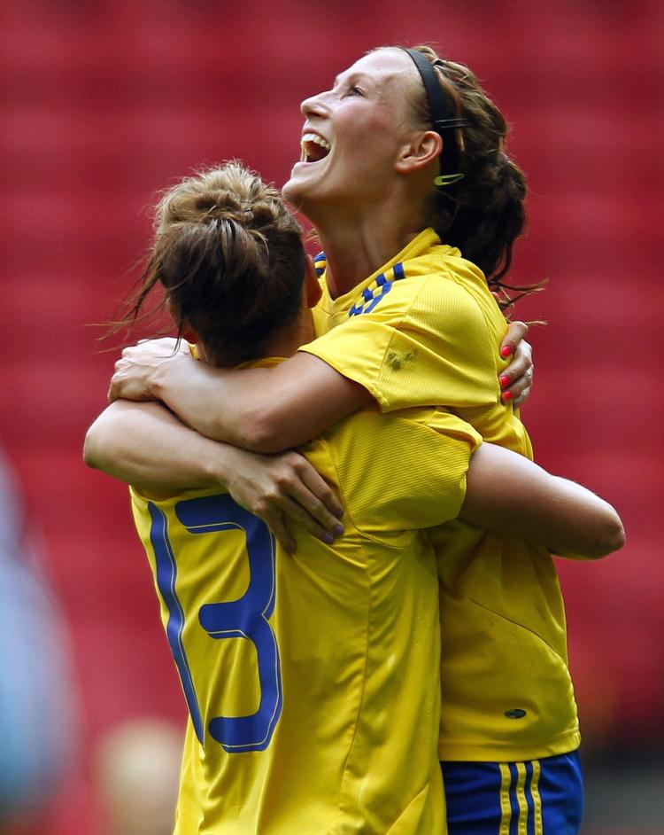 mørkeleg. Sanne Troelsgaard scorede et hattrick, da Danmark ydmygede Armenien med 11-0. 