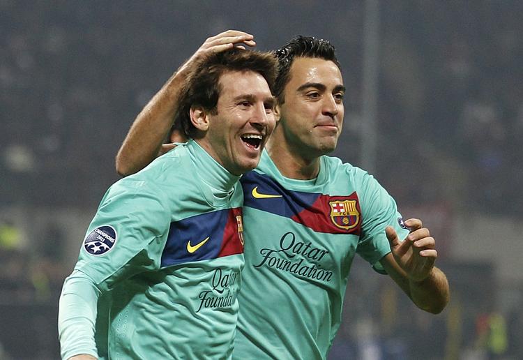 medrivende. Barcelonas Lionel Messi (tv) og Xavi scorede et mål hver i kampen mod Milan. 