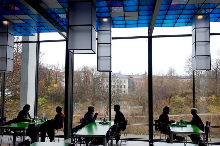 Lækkert. Maden er skøn, udsigten i orden og akustikken perfekt på cafeen på Statens Museum for Kunst. Der er kun et problem – priserne er alt for høje.