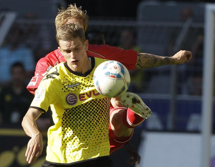 kæbebrud. Dortmunds Sven Bender kan regne med en længere pause efter mødet med en Arsenal-støvle onsdag. 