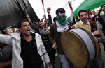 Modstand. Demonstranter har adskillige gange protesteret mod Assads styre - ofte med livet som indsats. 