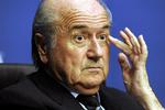 Præsident. Fifa-bossen får tørt på af de brasilianske VM-værter. 