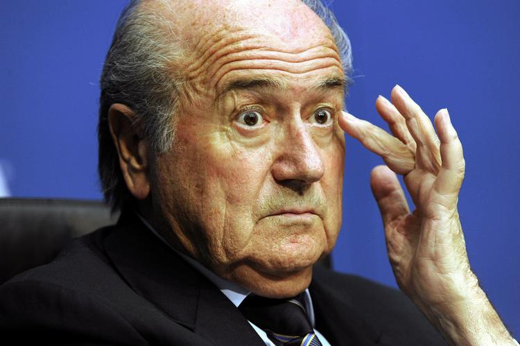 Præsident. Fifa-bossen får tørt på af de brasilianske VM-værter. 