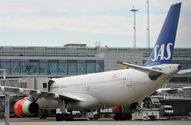Sikkerhedsbrist. Personale i Arlanda har smuglet en bombeattrap gennem flere end 10 røngtenskannere. Kun et sted, blev den opdaget, og den snarrådige kontrollant fik som belønning to biografbilletter. 