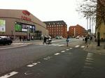 OMBYGNING. Spærrelinjer, advarselsblink og bedre lys skal gøre det mere sikkert at bruge fodgængerovergangen på stedet, hvor et barn blev kørt ihjel torsdag aften. 