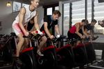 Helseglad. Spinning er blevet moderne, fordi danskerne tænker sig om og vil leve længere og bedre, mener træningseksperter. 
