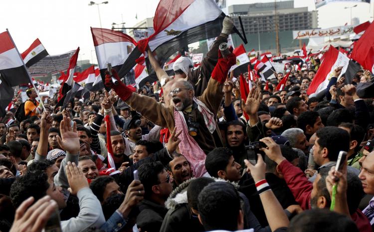 UTILFREDSE. En ny leder af den midligertidige regering i Egypten får ikke demonstranterne på Tahrirpladsen til at stoppe deres protester. 
