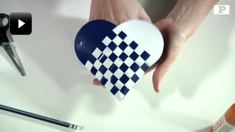 Fingersnilde. Se i nedenstående tv-indslag, hvordan du fletter et klassisk julehjerte. 