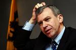 Den belgiske premierminister Yves Leterme afleverede sin afskedsbegæring fredag. 