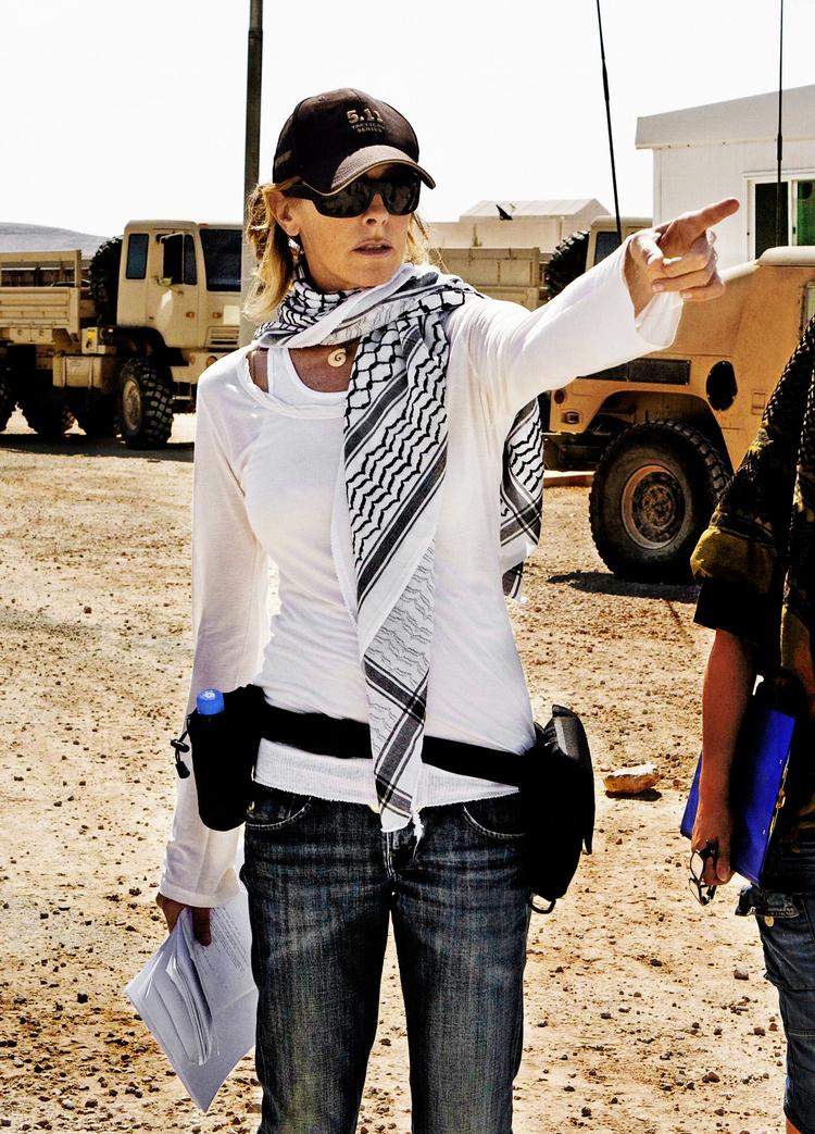 Instruktør. Kathryn Bigelow under indspilningen af 'The Hurt Locker', som blev hendes seriøse gennembrud som filmmager. Og hun fortsætter med den internationale terror i sin kommende Osama Bin Laden-film. 
