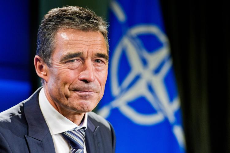 Uheldig. Anders Fogh Rasmussen er væltet på cykel. Derfor skulle han have skulderen opereret, mens en kræftsyg kvinde måtte flyttes fra sin hospitalsstue ud i journalrum uden nødkald. 
