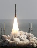 Mars-mission. Om bord i denne Atlas V-raket ligger et køretøj til godt 13 milliarder kroner. 