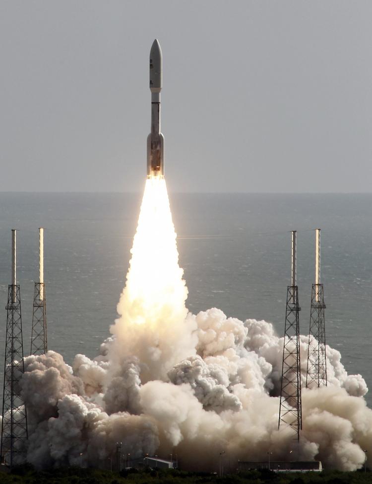 Mars-mission. Om bord i denne Atlas V-raket ligger et køretøj til godt 13 milliarder kroner. 