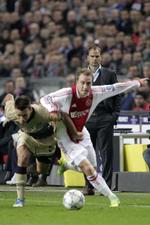 håneret. Ajax-træner Frank de Boer holder øje med sit danske stortalent, Christian Eriksen. 