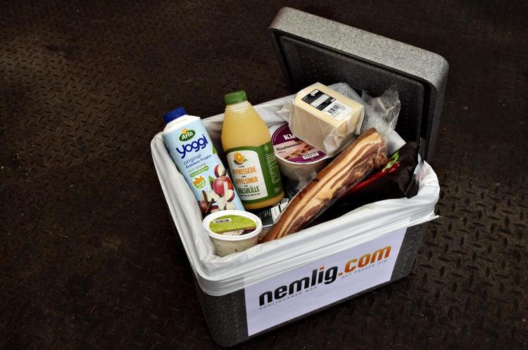 Flere danskere vælger at undgå de lange køer i supermarkedet, for i stedet at få leveret julemaden direkte til døren. 