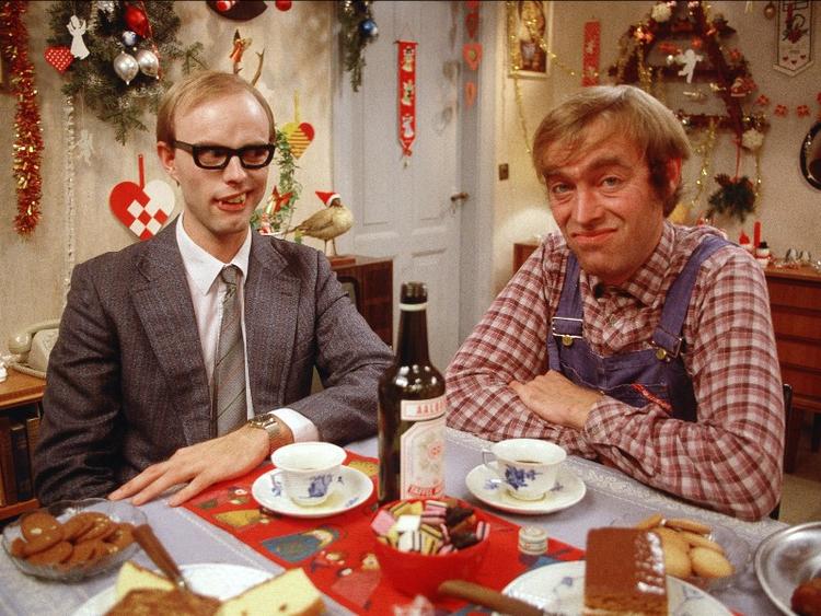 Uha. Pas på, Oluf Sand. Ham brillemanden er ikke, hvad han giver sig ud for. 