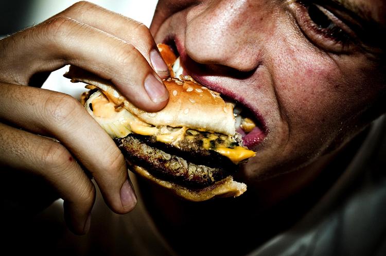 USUNDT. Fastfood er et væsentligt bidrag til svær overvægt blandt børn og unge, mener læge Bente Klarlund. (Arkivfoto)