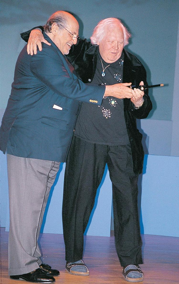 Hædret. Ken Russell modtog en lang række priser. Her en ærespris ved International Istanbul Film Festival i 2004. (arkivfoto). 