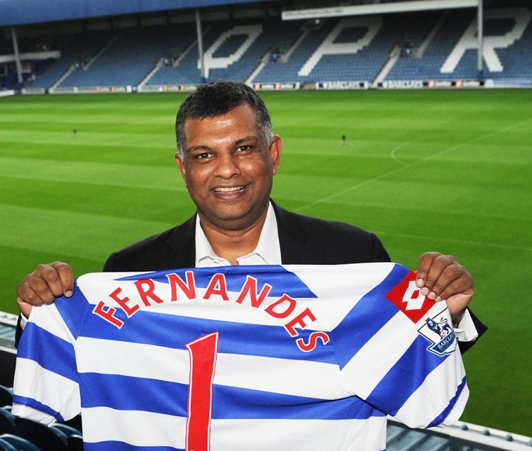 Transferklar. Tony Fernandes menes at være god for 3-4 milliarder kroner. Han ejer bl.a. flyselskabet Air Asia og fodboldklubben Queens Park Rangers. 