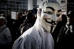 symbol. Denne maske bliver båret af demonstranter fra Occupy-bevægelsen verden over som her i Danmark (billedet). Dens opfinder, Alan Moore, er glad for, at hans knap 30 år gamle kreation er blevet et fredeligt symbol på politisk aktivisme. 
