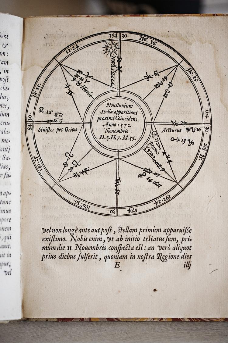 Sjældenhed. Der findes kun 20-30 eksemplarer af Tycho Brahes det berømte værk, De Nova Stella. 
