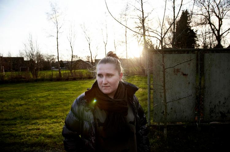 oprejsning. Julie Skovbølling Knudsen fra den midtjyske by Give har  fået 30.000 kroner af Aldi, efter at kæden fyrede hende i sommer: 