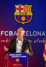 hjerteklubber. Johan Cruyff har haft en stor periode som spiller i både Ajax og Barcelona, hvor han også nød succes som træner. 