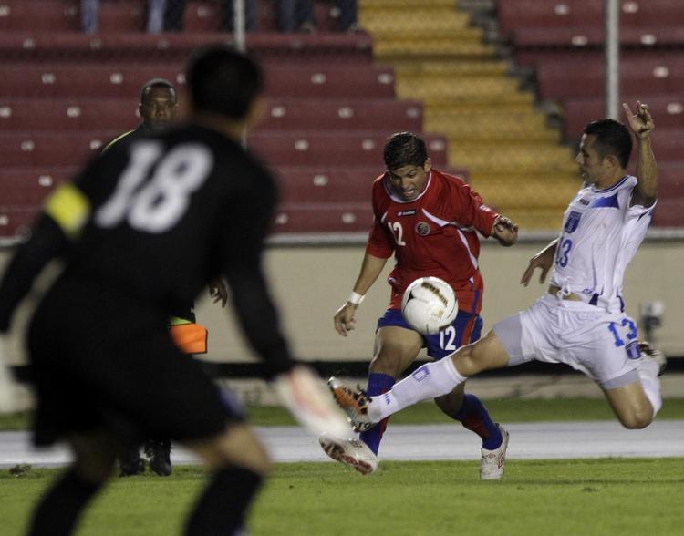 Opkomlige. Cristian Gamboa (i midten) var senest i landsholdsaktion i januar mod Honduras. 