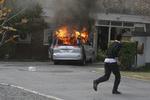 ILD. Iranske studerende har blandt andet kastet brandbomber mod Storbritanniens ambassade i Teheran. 