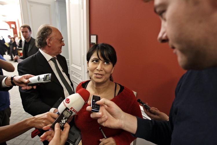 Opfordring. Özlem Cekic (SF) støtter Protest. 'Bedsteforældre for Asyl' i deres arbejde for at gøre opmærksom på forholdene for asylbørn. Også selvom de gør det på en ulovlig måde. 