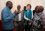 Anholdt. Laurent Gbagbo ses sammen med blandt andre FN's generalsekretær, Kofi Annan, efter at eks-præsidenten blev anholdt tidligere i år. 