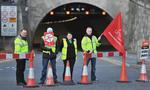 strejke. Medlemmer af fagforeningen blokerer indgangen til Birkenhead Tunnel i nærheden af Liverpool. 
