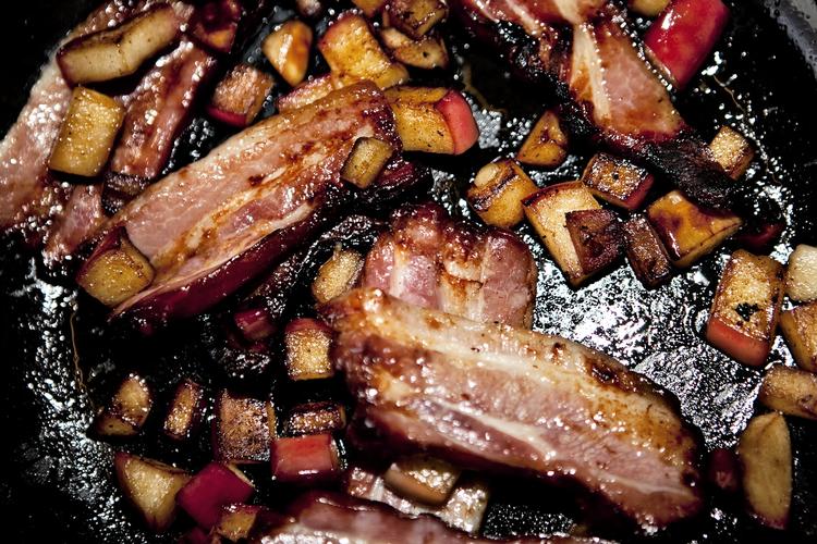 Fedt. Politikerne kalder det en afgift på fede fødevarer. Almindelige mennesker kalder den 'fedtskatten'. Er det årets bedste nye ord? 