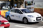 Fordyrelse. Ejere af elbiler i København (her en Renault Fluence) mister en økonomisk fordel: Det er slut med at parkere gratis på de kommunale pladser. (Arkivfoto) 