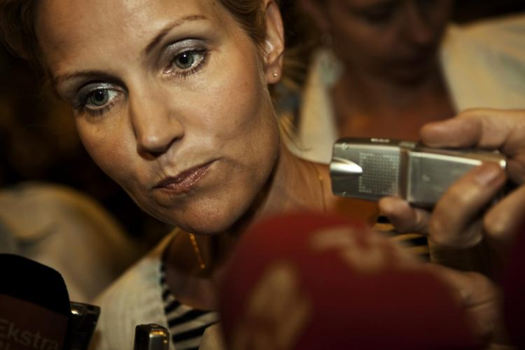 Fejl. Skatteministeriet er ved en fejl kommet til at udlevere personnumrene på statsminister Helle Thorning-Schmidt (S) og hendes Stephen Kinnock til journalister syv danske medier. 
