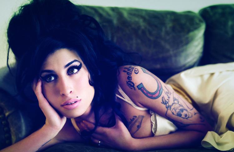 SJÆLDEN FUGL. Amy Winehouse var en original kunstner i en verden, der desværre har det med at foretrække metervarer frem for enere. 