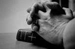 helligt. Pergamentet er i år blevet skiftet ud med en skærm for mange bibel-læsere. 